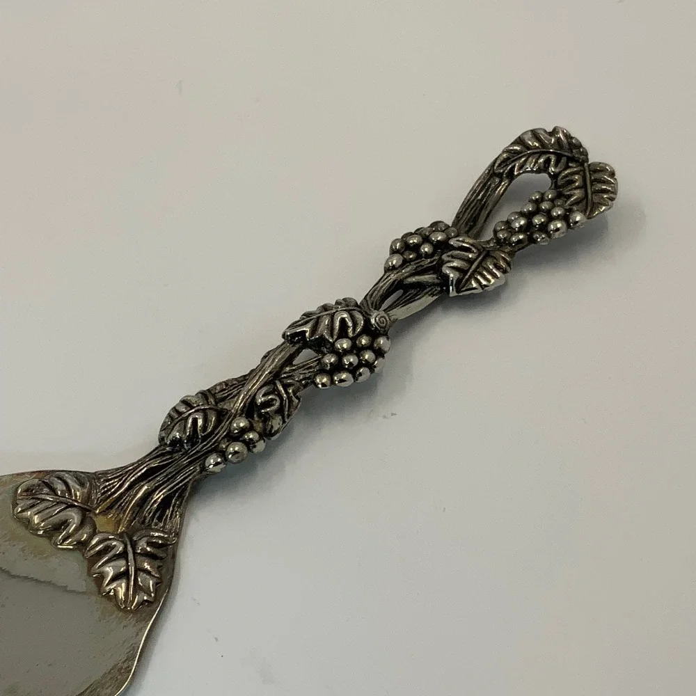 Vintage Silver Plate Grape Vine Ornate Cake Pie Server Dessert Slicer